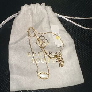 Kendra Scott Elisa Necklace in Gold/Ivory Mother of Pearl